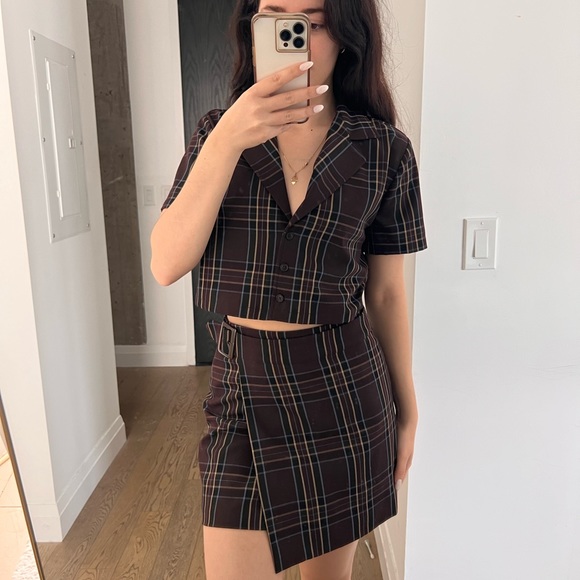 Brown plaid button up collard top - Picture 1 of 6